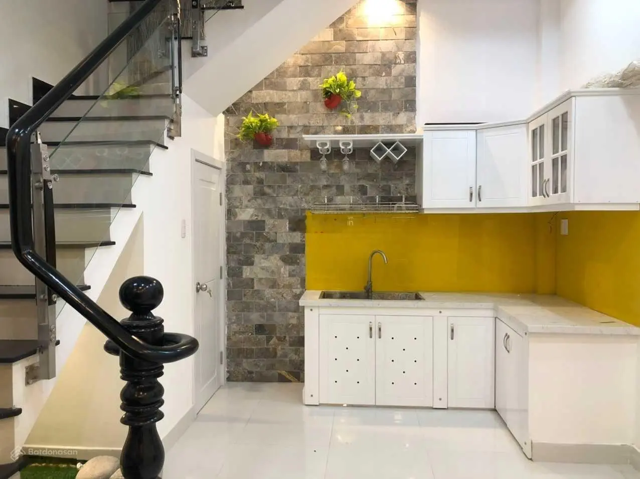 Nhà mặt tiền đường Đất Thánh 44m2, 1 trệt 3 lầu ST, 12.6 tỷ TL nhà rất đẹp vị trí VIP