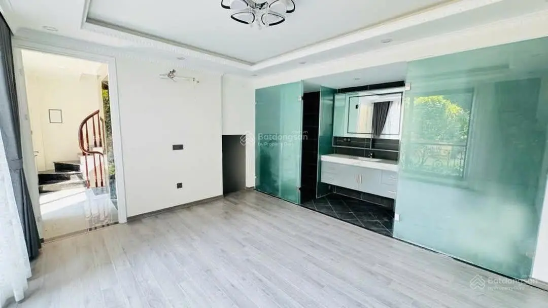 Bán nhà thái Hà 39 m 6 T MT 6m giá 13 tỷ.nhà mới, vị trí đẹp, thang máy , gần phố. Ôtô đỗ cổng.
