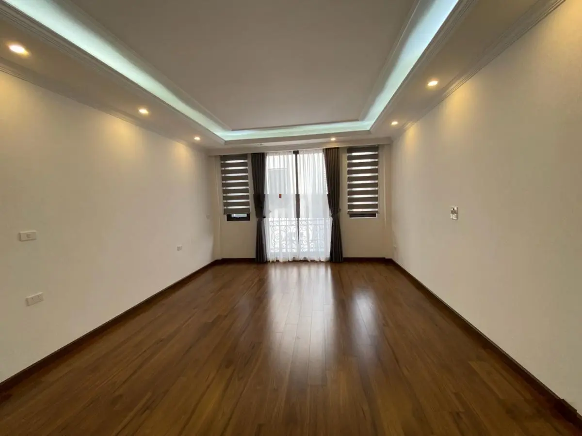 Bán Gấp nhà phân lô Đường 800A cầu giấy víp 50m2 x 8 tầng mặt tiền 4,5m ô tô vào nhà