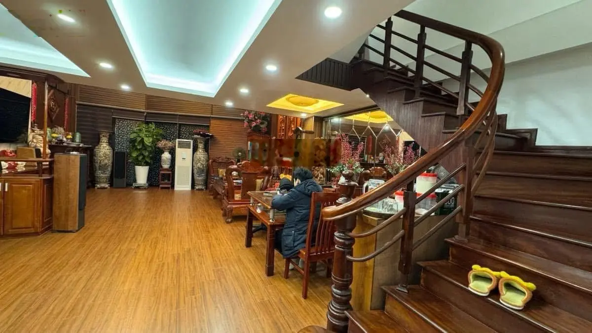 Bán gấp nhà phố trần duy hưng, 10 tầng vừa ở vừa kinh doanh vị trí vàng, dòng tiền khủng
