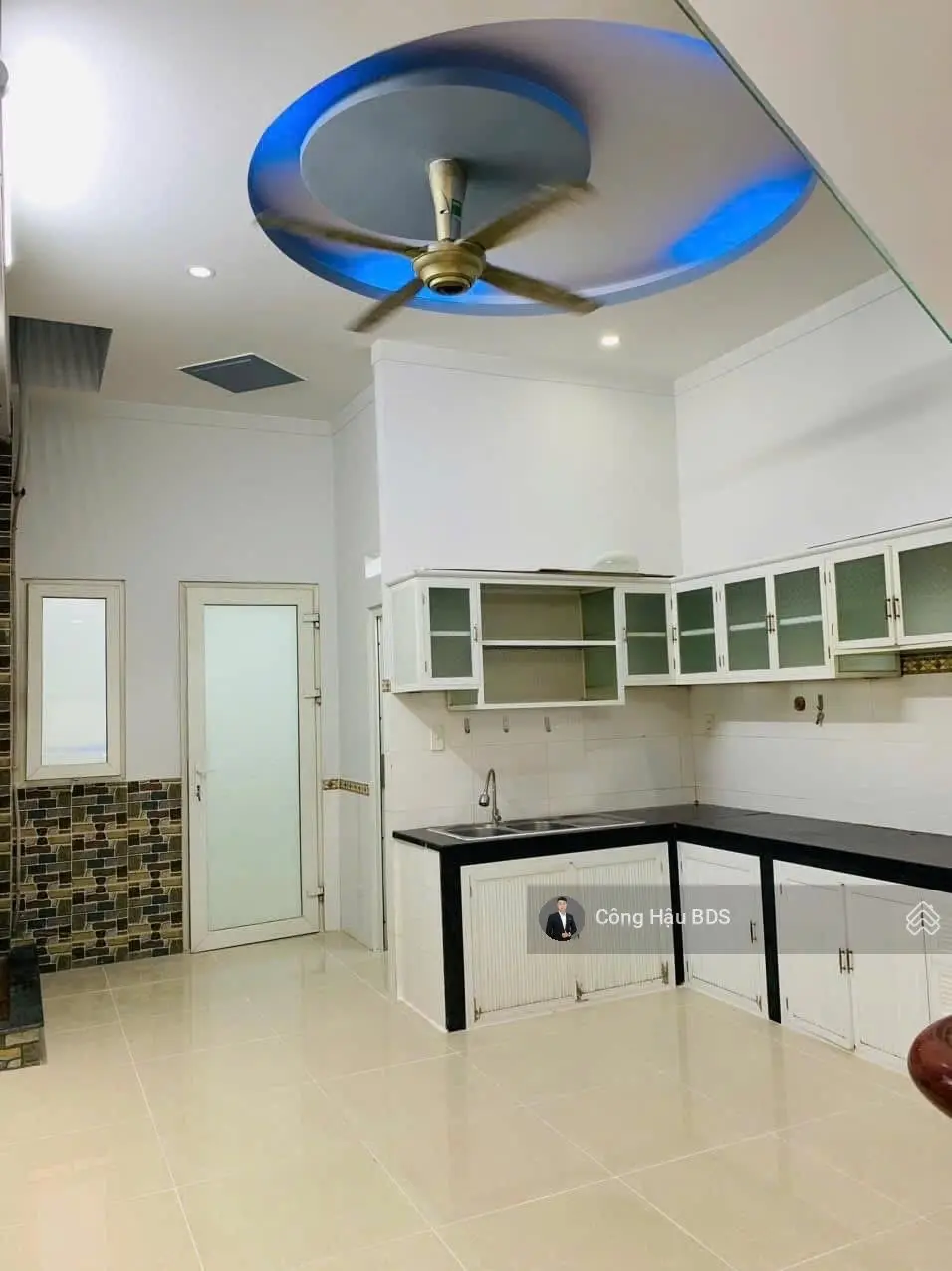 Nhà Trệt Lầu ngay TTHC Tp. Dĩ An. Đường Ngô Văn Sở. DT: 72M2. Gồm 3 PN- 2 WC. Giá: 3.45 Tỷ TL