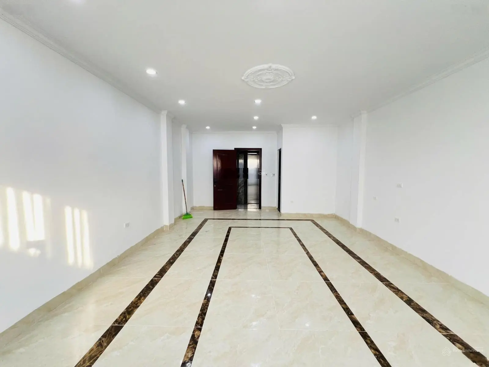 Bán nhà 8 tầng 18 Nguyễn Cơ Thạch 106m2 MT 6m, 2 mặt đường 3 ô tô tránh khu vip ở & kinh doanh