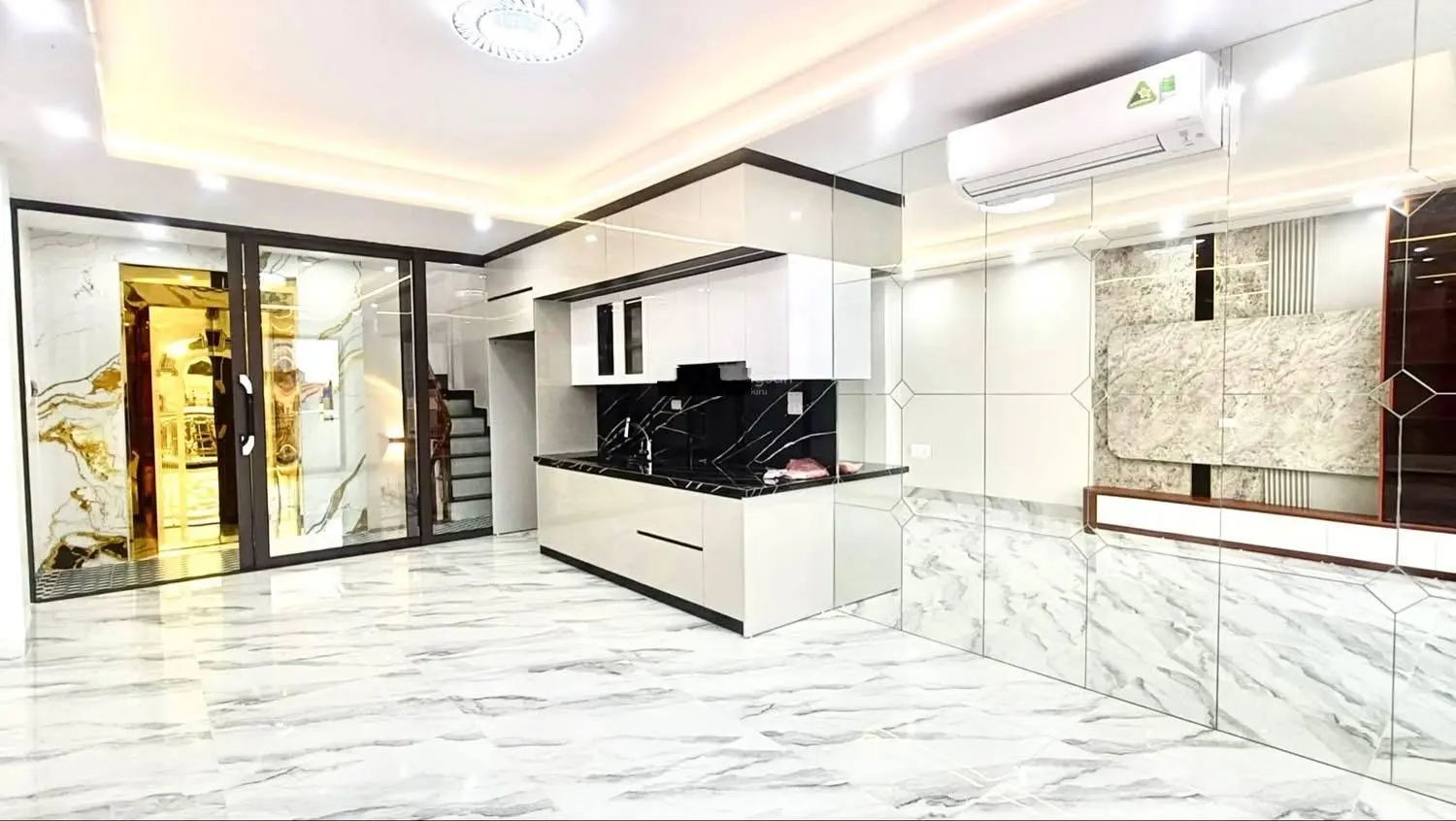 Chính chủ bán nhà mặt tiền Hoàng Mai - 7 tầng thang máy ôtô - kinh doanh ở sướng - giá trị tăng