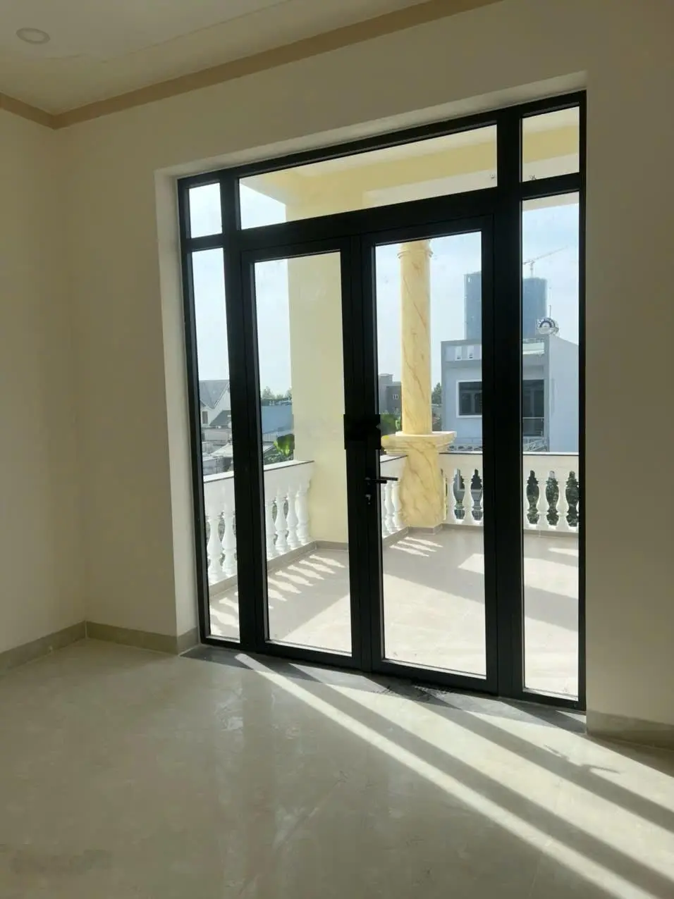 Mặt tiền huỳnh tấn phát dĩ an bình dương_135m2_ 3 tầng_ ngang hơn 4m_ 5,75 tỷ_ nội thất xin xò
