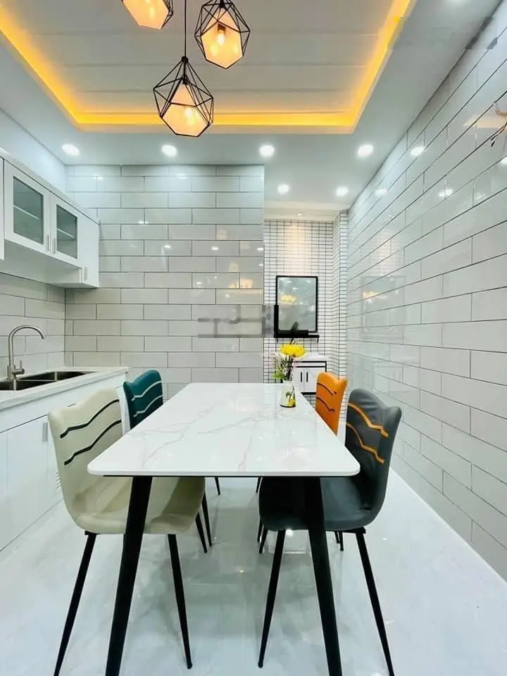 Bán nhà tại đường Ni Sư Huỳnh Liên, Phường 10, Tân Bình, DT 79m2. 1 trệt 1 lửng 2 lầu