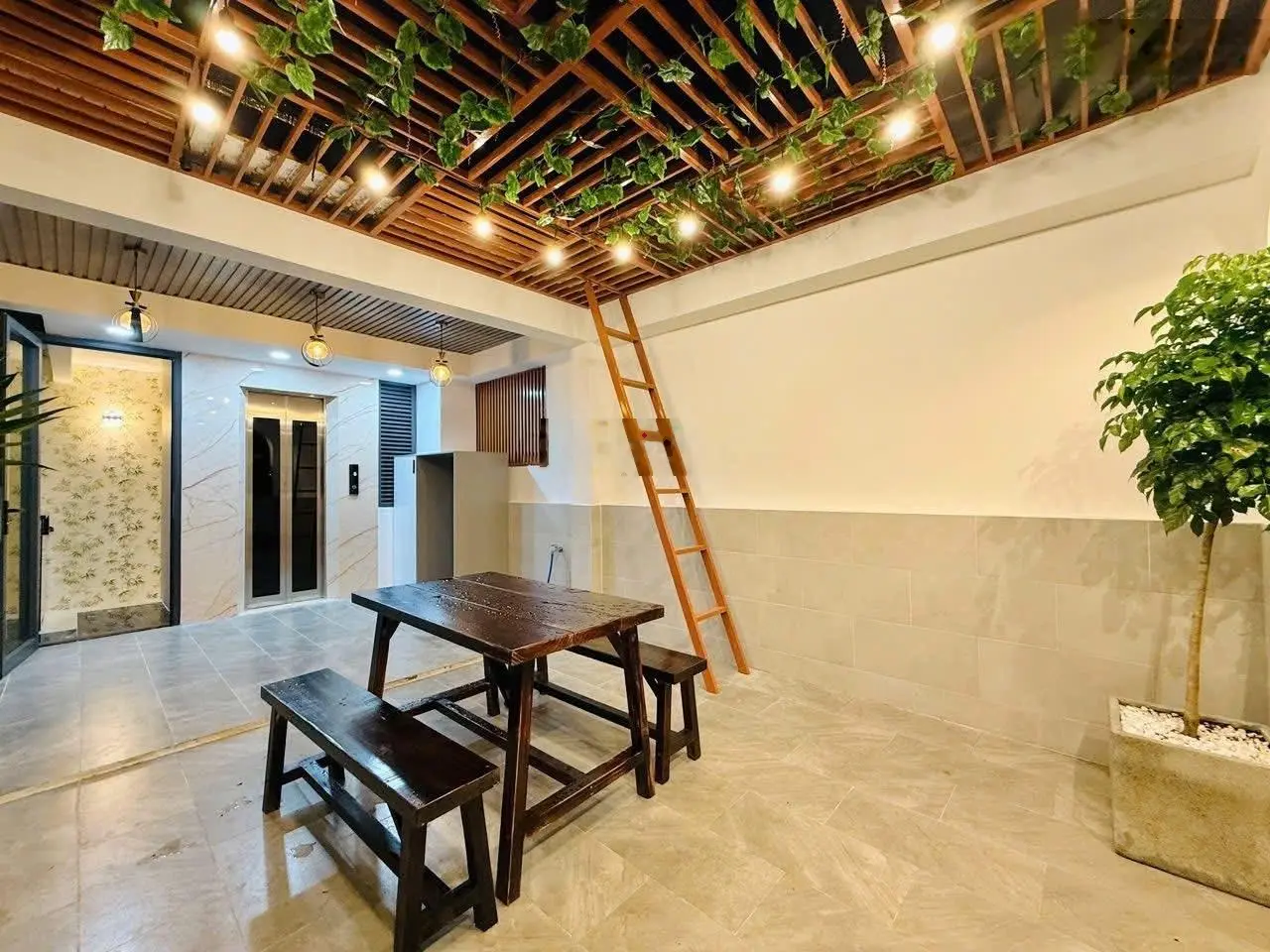 Chính chủ cần bán gấp nhà Đ.CMT8,P12,Q10 giá 3TỶ950/63,8m2 thuê 28tr/tháng gần Công trường Dân Chủ