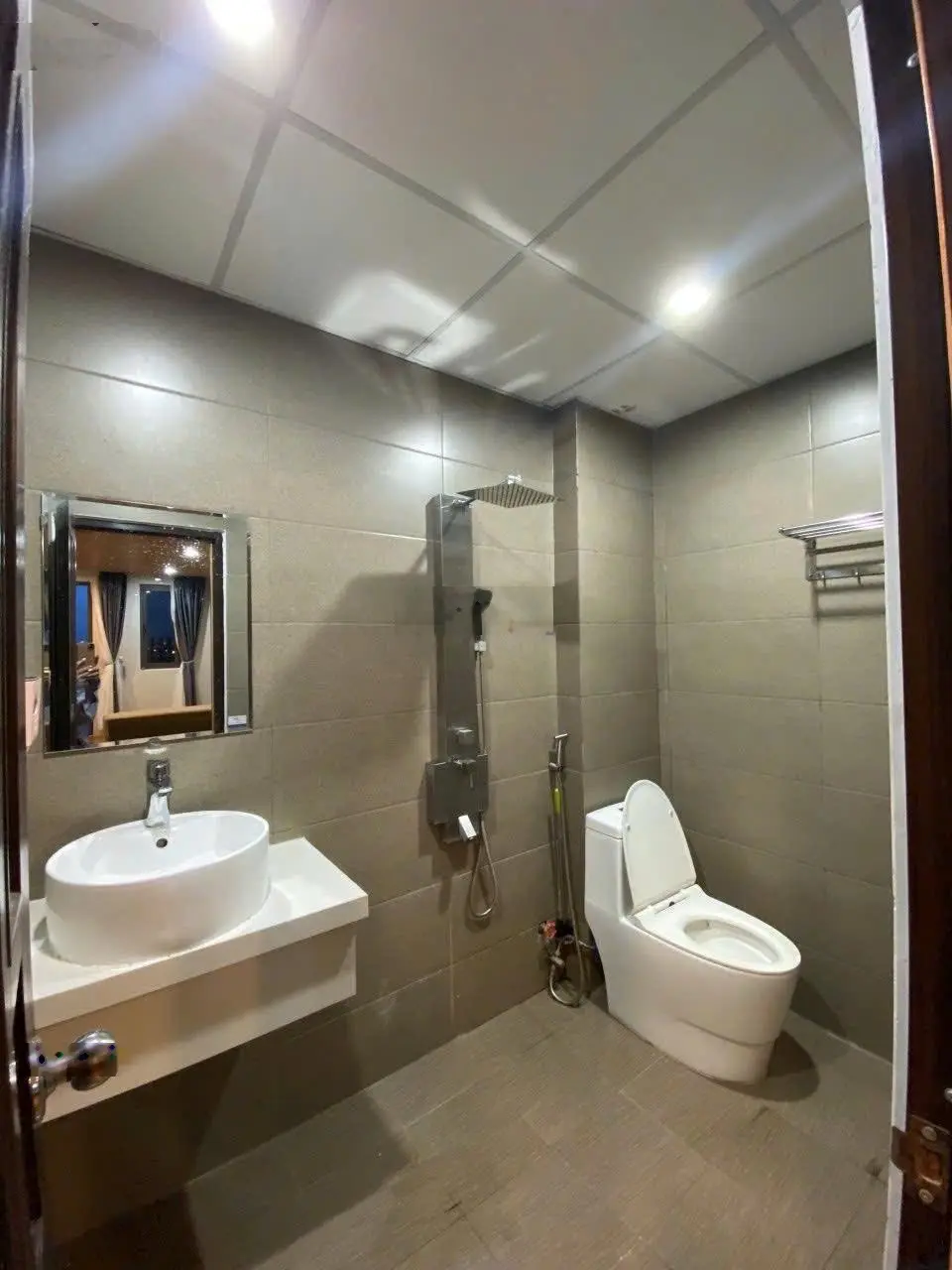 Chủ nhà rất gấp bán giảm mạnh 300tr cho siêu phẩm toà căn hộ cạnh cầu Rồng doanh thu 60tr/tháng