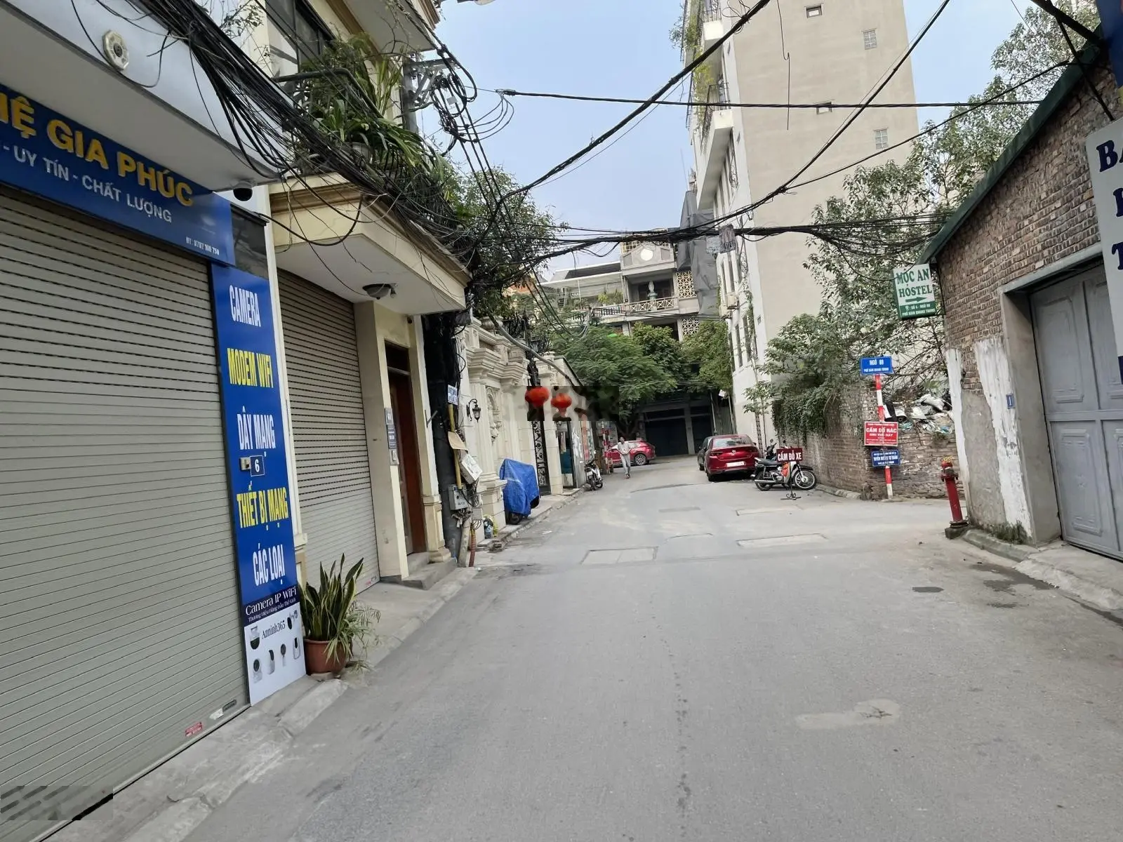 Bán gấp lô đất 100m2 tại mặt chính ngõ 29 Phố Trạm, hai mặt thoáng, khổ đất đẹp, kinh doanh được