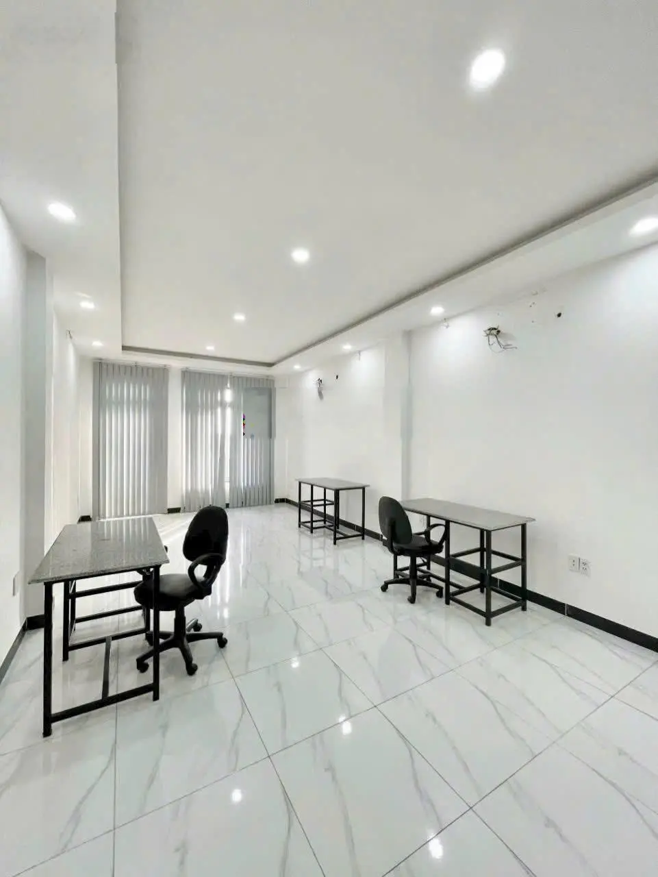 Bán nhà mặt tiền đường số 11, Phường Trường Thọ. Nhà 1 trệt 3 lầu có 5PN 5WC đang cho thuê