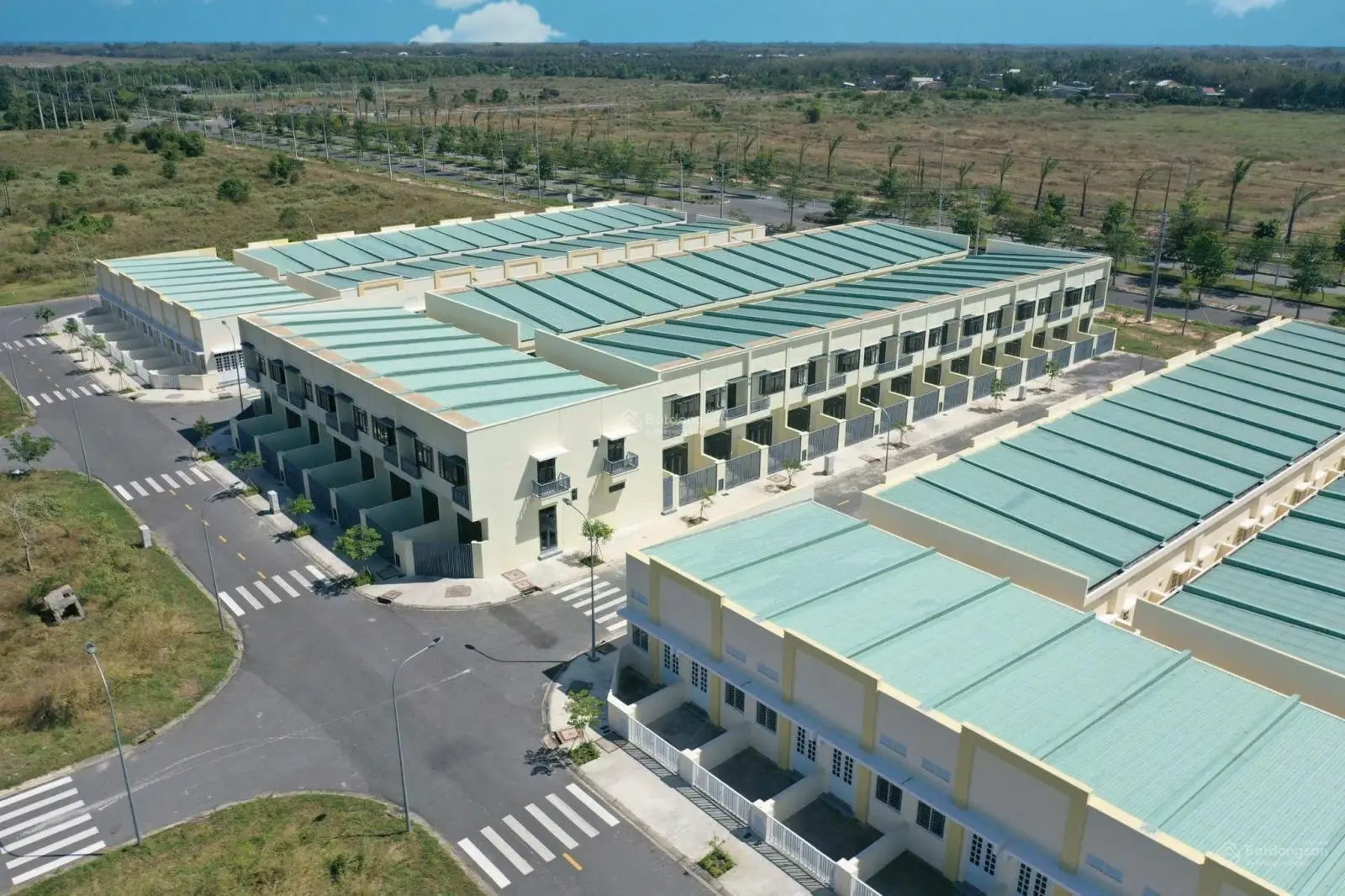 Nhà ngay KCN Phước Đông đường 40m 64m2, giá 1.1 tỷ ngân hàng cho vay 70% bao sang tên công chứng