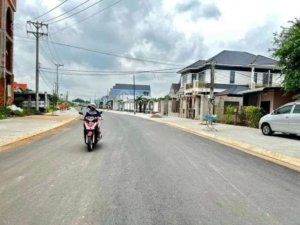 Bán đất mặt tiền đường Tạ Văn Sáu, Huyện Đất Đỏ 565,4m2 ngang 12x50m sẵn 100m2 thổ cư