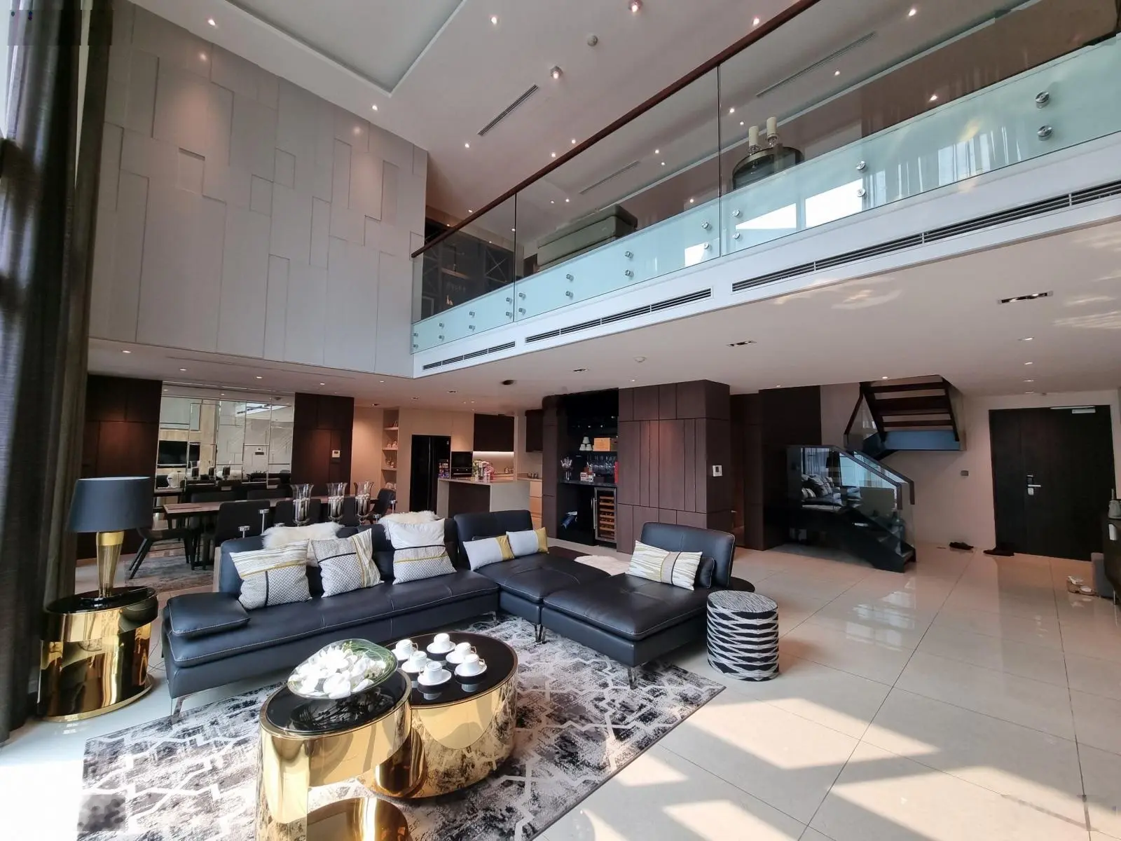 Cần bán căn penthouse 591m2 góc vip nhất Lancaster Núi Trúc View Hồ Tây