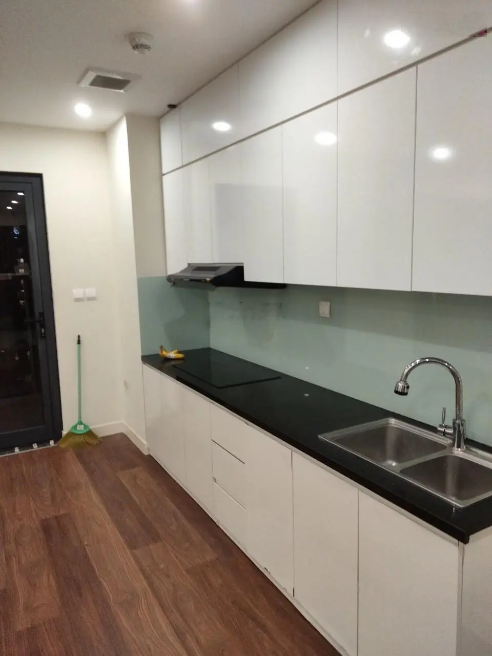 Chính chủ bán căn hộ Gold Tower, DT 141m2, nội thất cơ bản, giá 9 tỷ