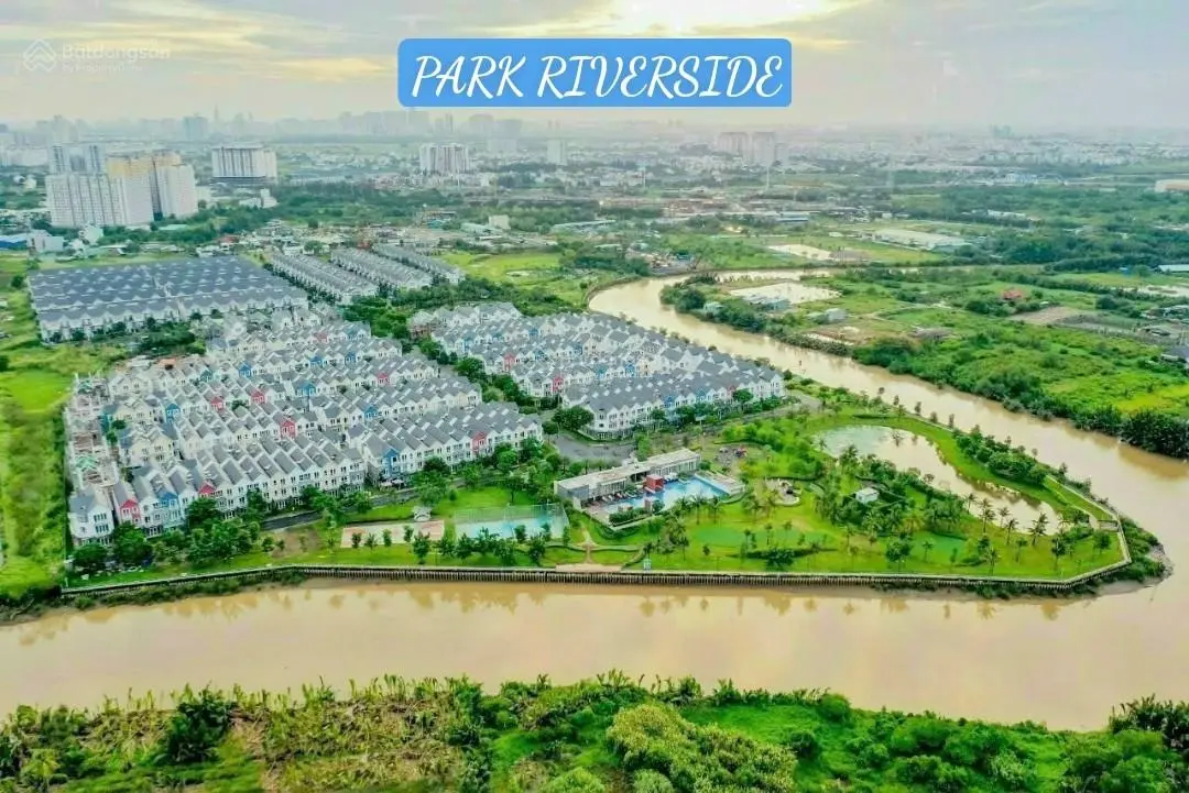 Bán biệt thự đơn lập view hồ Park Riverside, 360m2, có thang máy, 1 trệt 2 lầu, giá chỉ 35 tỷ