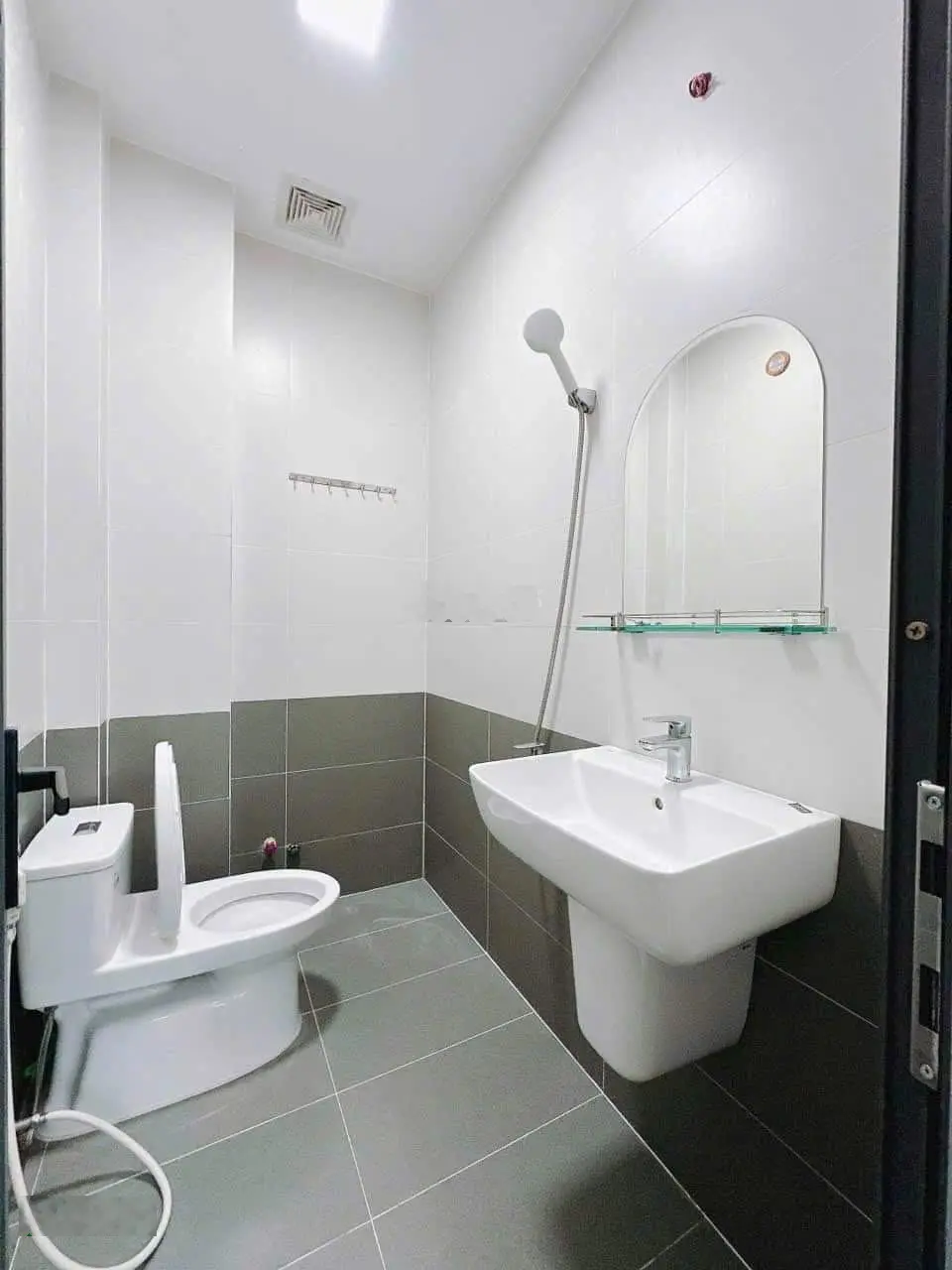 Bán gấp siêu phẩm nhà đẹp giáp Quận 1. Vũ Huy Tấn P3 Bình Thạnh 60m2 4 tầng 3PN 4WC hẻm ôtô 6m 3tỷ7
