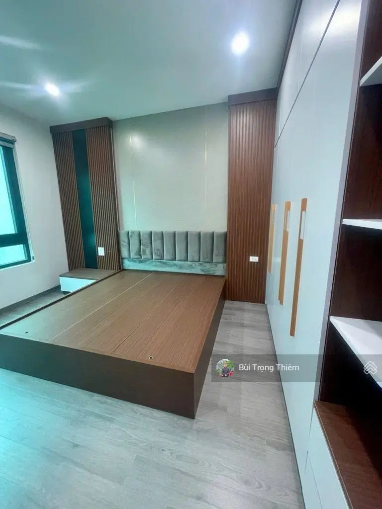 Bán nhà dân xây hơn 40m2 ở Phố Trạm, Long Biên, cách Ô tô tránh 15m, giá đẹp
