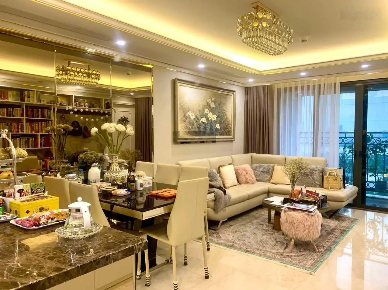 Căn hoa hậu tầng cao view Hồ Tây, 3PN, full nội thất cao cấp, nhận nhà ở ngay, đã có sổ đỏ lâu dài