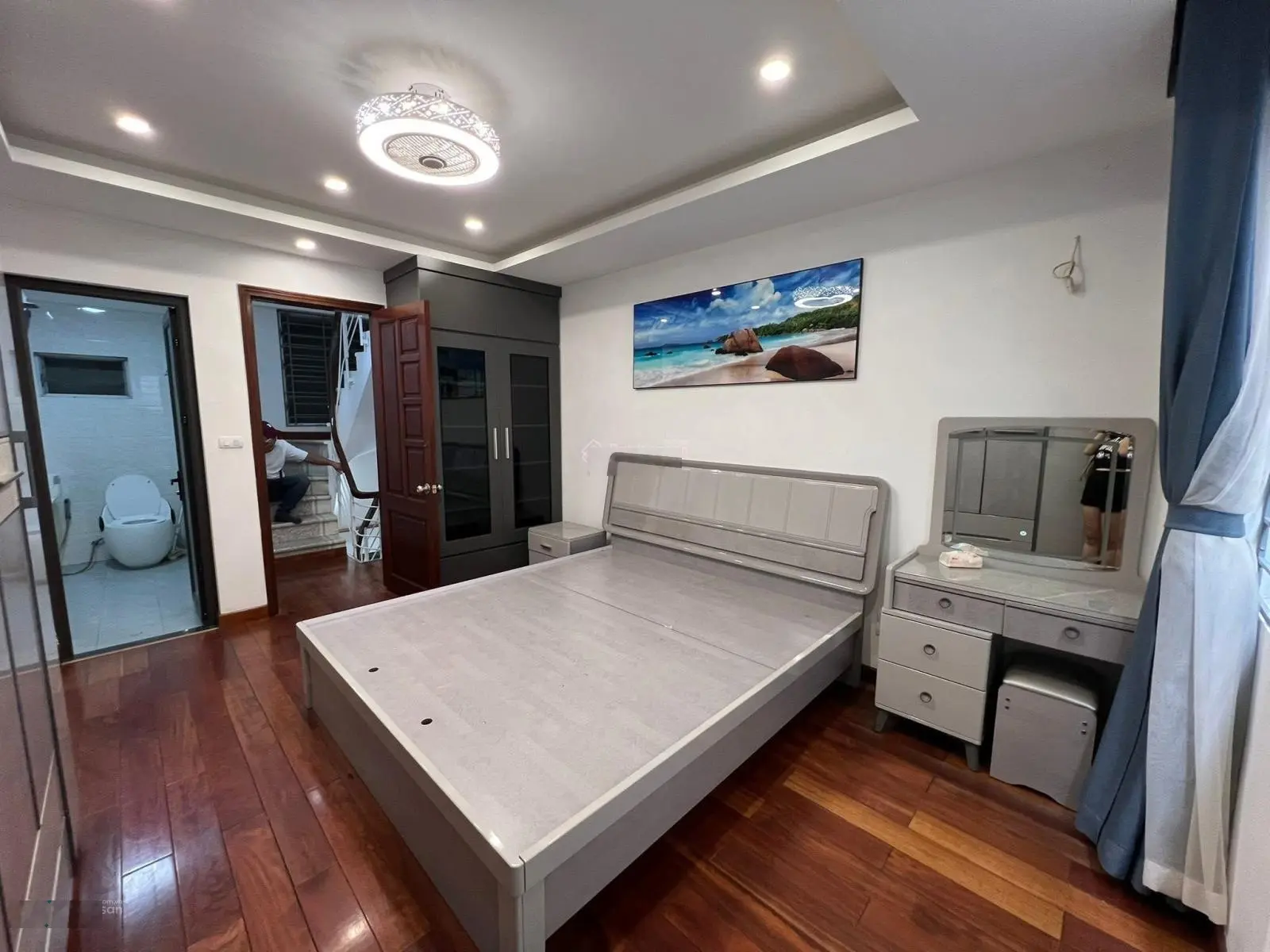 Bán Nhà Dịch Vọng Hậu Cầu Giấy 37m-Mt4m - Ngõ Thông Kinh Doanh ,Trước Nhà 3m5- Căn Góc Ở Ngay