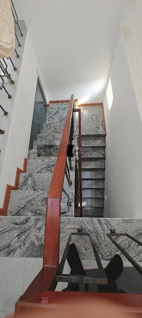 Bán nhà mặt ngõ 11 Việt Hưng, vỉa hè 3m, view công viên. Kinh doanh, vp đẹp. DT: 83m2,6 T MT: 5m