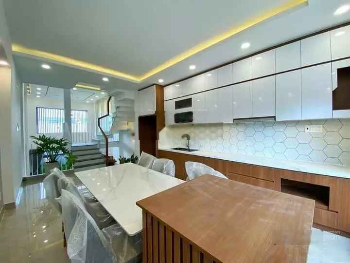 Nhà mới, full nội thất, đúc 4,5 tấm, DT: 4m x 16m, đường Lê Văn Quới, Bình Tân