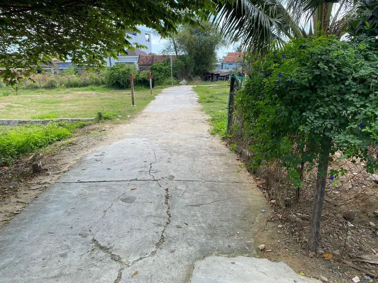 Bán đất có nhà nghỉ Ninh Quang 8 phòng, 330m2, thu nhập ổn định giá 2.3 tỷ. Lh 0905 573 ***