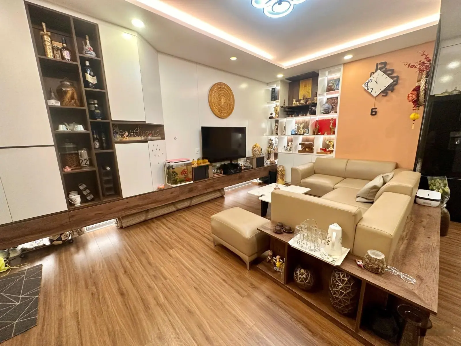 Bán gấp căn hộ 2PN 73m2 full đồ để ở, giá 3,55 tỷ Liên hệ: 0352051199