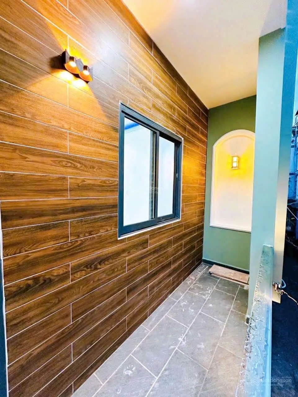 Nhà lung linh 3 tầng - 35,7 m2 (5,7 x 5,4) - Tôn Đản. 5,3 tỷ