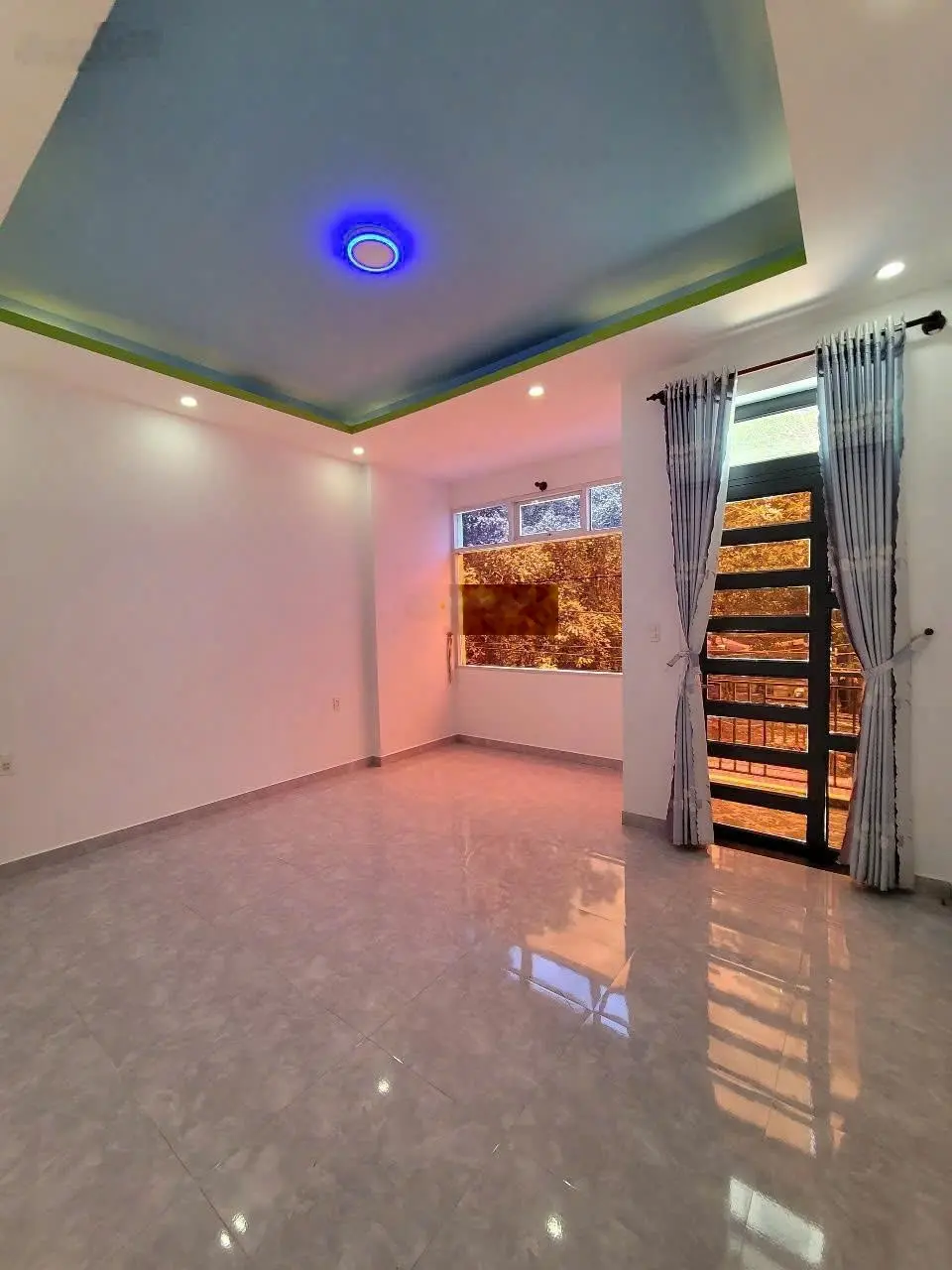 Chính chủ cần bán trệt 3 lầu & nhà cấp 4 MT Cây Da Xề, Đông Hòa, TP Dĩ An. DT 150.4m2 đường 10m