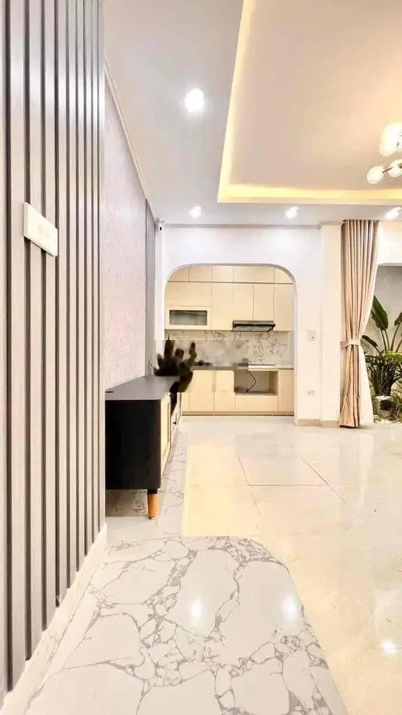 Giá Cắt Lỗ! Vĩnh Hồ, lô góc, sát phố, 10m ô tô, ngõ rộng 4m, 42m2, 3PN