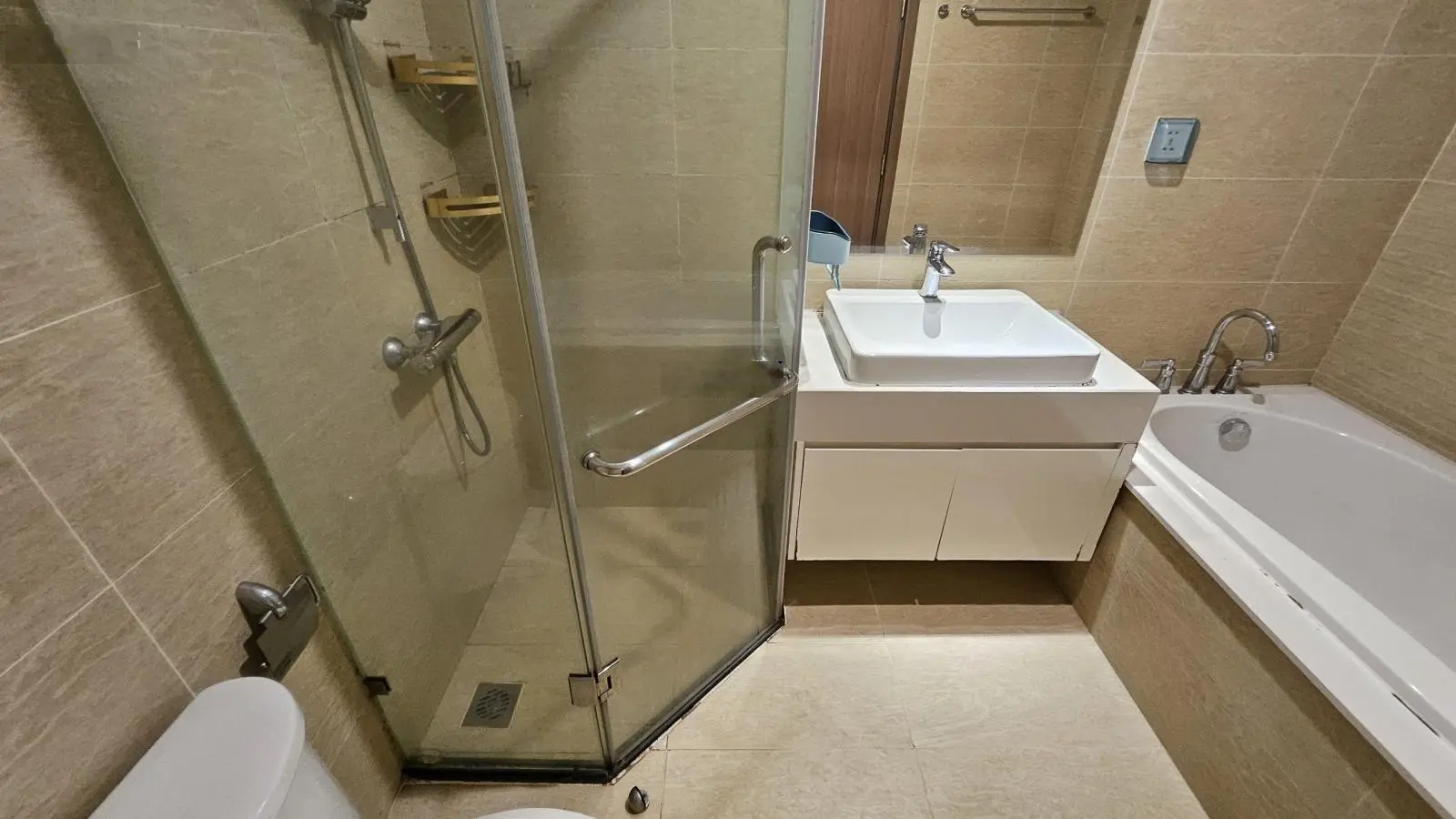 Bán căn hộ 3PN 105m2 view hồ Vinhomes Sky Lake. Giá 10.5 tỷ. LHTT: 0852 891 ***
