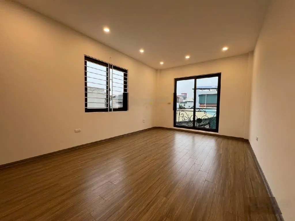 Bán nhà đẹp phố trạm long biên hà nội 80m2