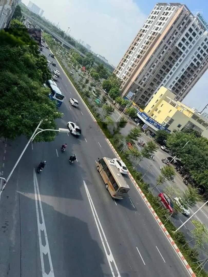 Bán Nhanh Căn Nhà Mặt Phố Cổ Linh đoạn đẹp nhất Phố cạnh Aeon Mall phố Chu Huy Mân và khu HimLam