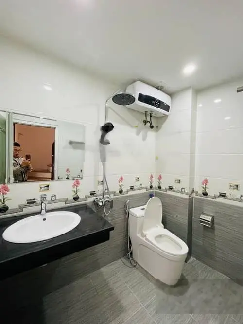 Nhà xây chắc chắn cực đẹp thoáng sáng - ở sướng - nội thất mới tinh - ngõ rộng thoáng