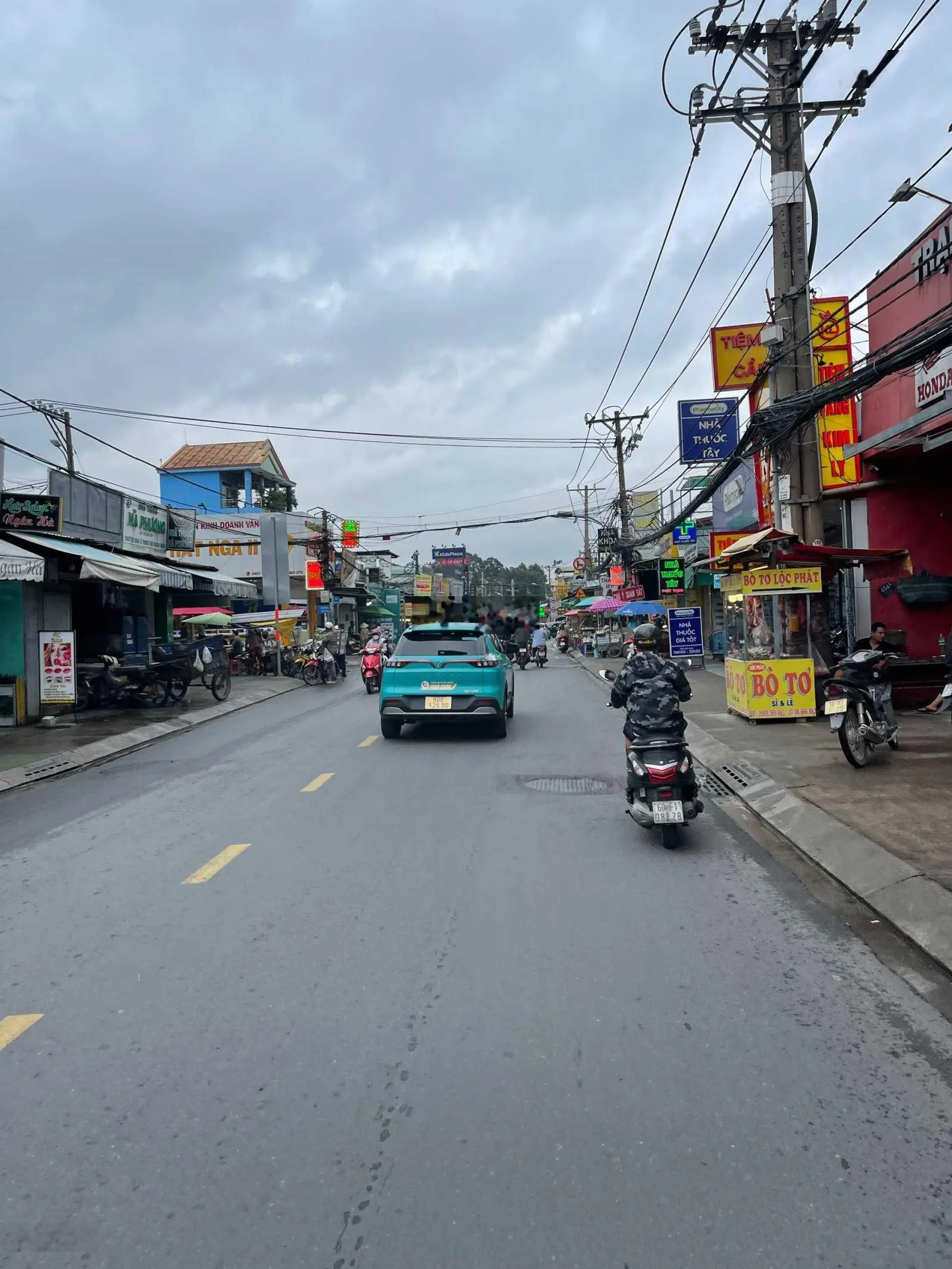 Bán nhà MT Nguyễn Duy Trinh, nhà cấp 4 DT 9mx30m, đang cho thuê 30tr, giá 20,5 tỷ TL