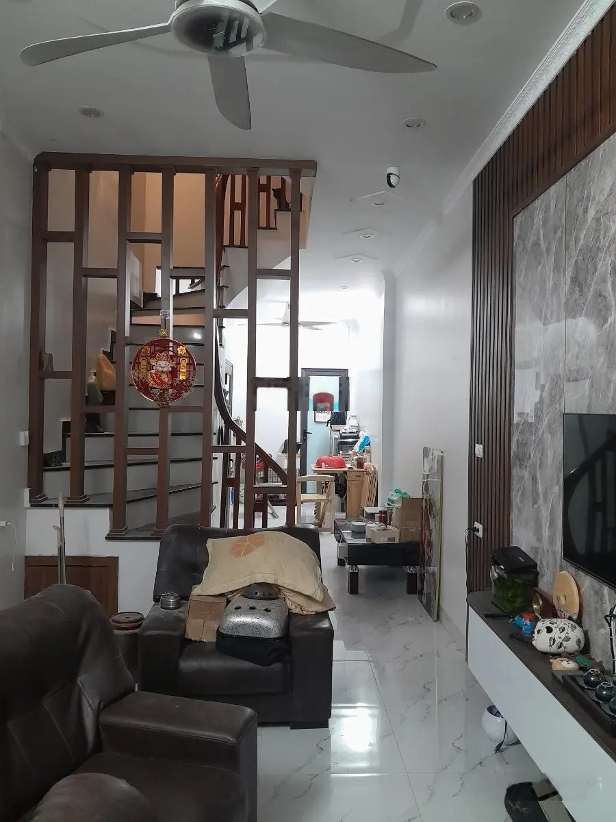 Bán nhà phố Vương Thừa Vũ! Ngõ thông, rộng rãi, ra ô tô tránh chỉ 50m. Dt 42m2, gần 6 tỉ.