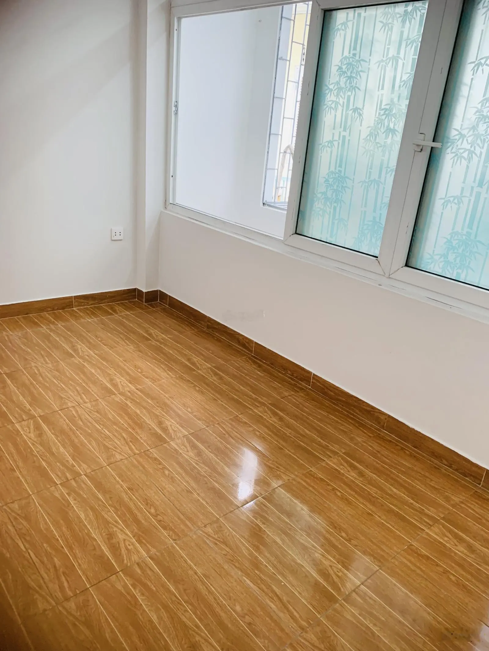 Bán nhà phố võ thị sáu- q. hbt - gần hồ- 10m ra ô tô - 20m2- 4 tầng - mt 4m - 5.x tỷ. lh 0933118886