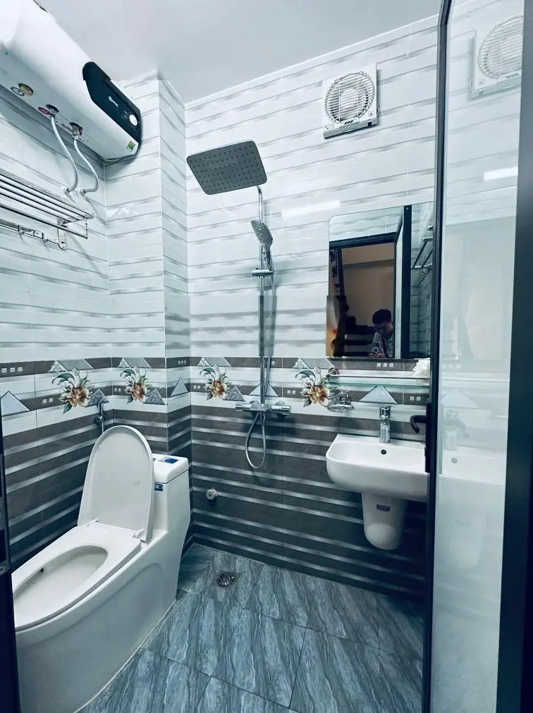 Bán nhà Đại La, cực phẩm Bách Kinh Xây, 45m2 x 5 tầng, 7 phòng ngủ, 2 mặt thoáng, nở hậu cực đẹp
