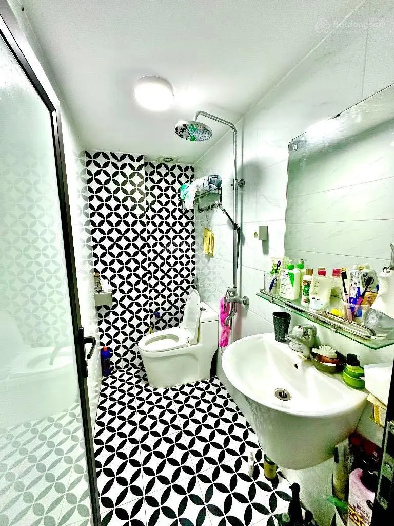 Nhà phố Nguyễn Trãi 56m2 4 tầng trắc chắn còn mới đẹp - gần phố ô t30m trước nhà 3 gác tránh sổ đẹp