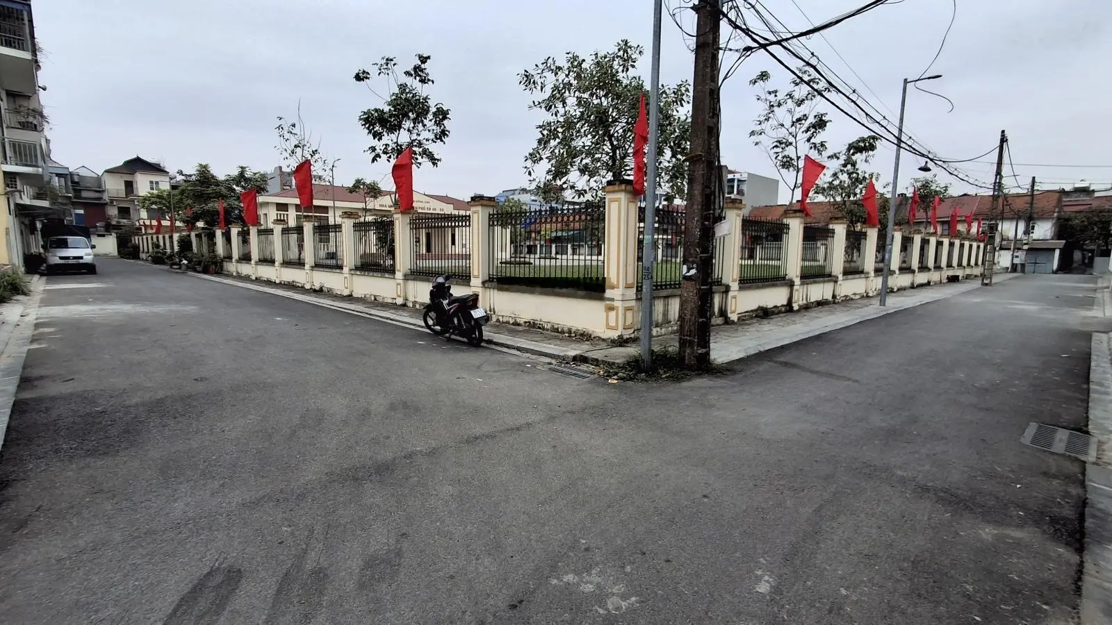 Chính chủ nhờ bán 80,5m đất hai mặt đường tổ 50 TT Đông Anh. Ngay sát trục đường Lê Hữu Tựu kéo dài