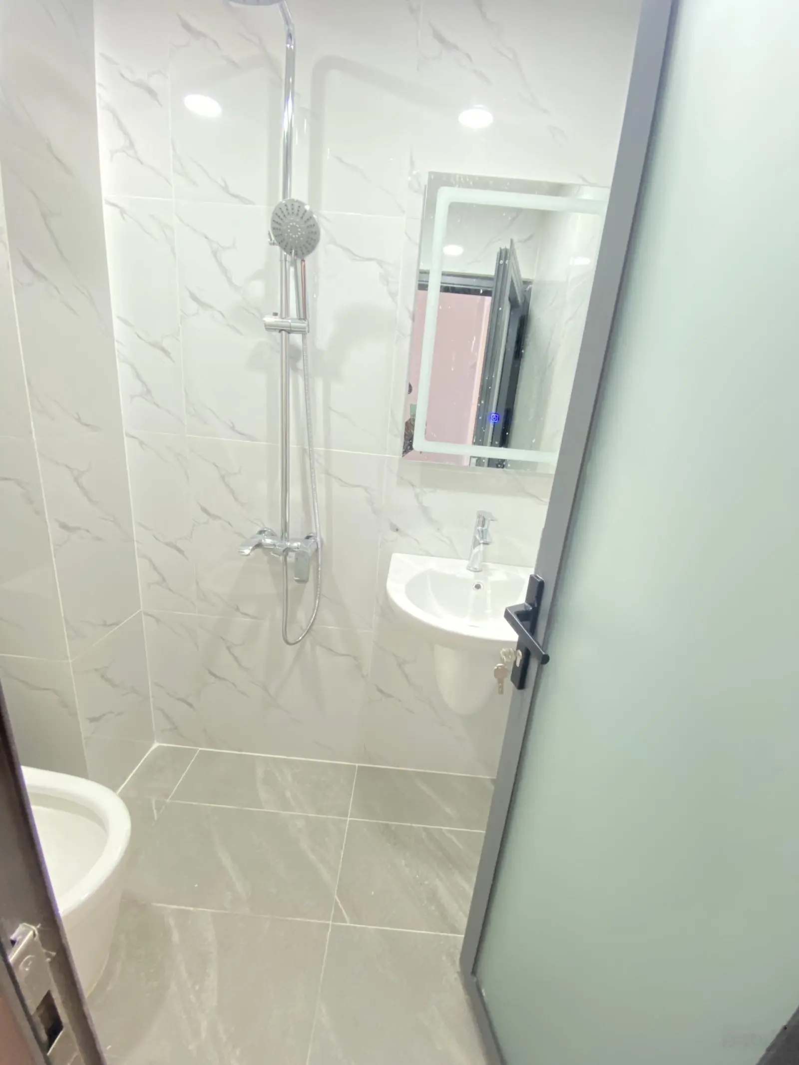 Bán Nhà 3 Lầu, Đương oto Gần Vạn Phúc, thích hợp mua để ở - 64m2, giá 7 tỷ 5 TL
