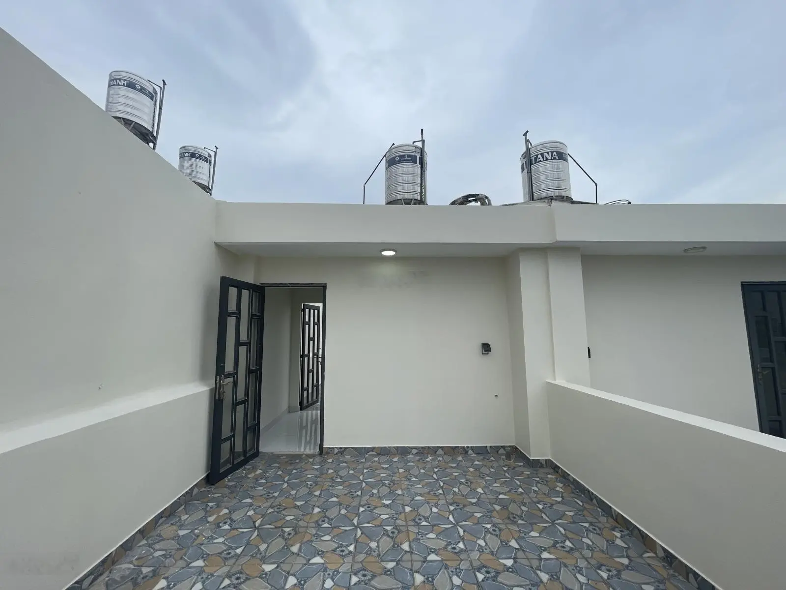 Nhà mới 4 tầng đường ô tô tận nhà ngay Cân Nhơn Hoà, đối diện Vạn Phúc City - Sổ riêng - 0901469357