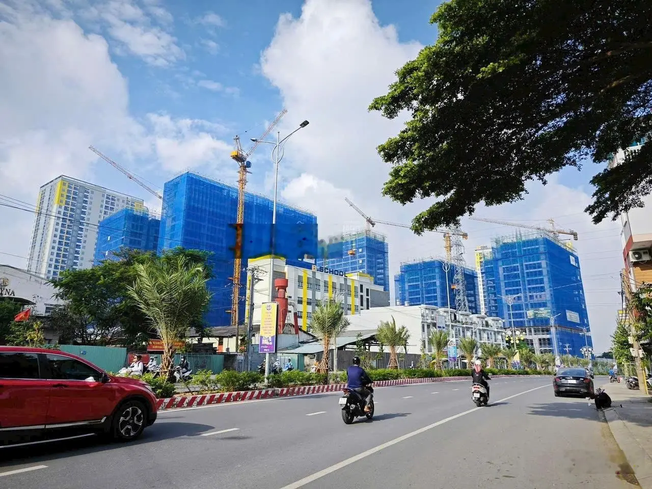 Nhà 4 tầng nổi 1 tâng hầm mt GS1 khu green Square Dĩ An vị trí đẹp - hđ thuê đang 60tr/tháng