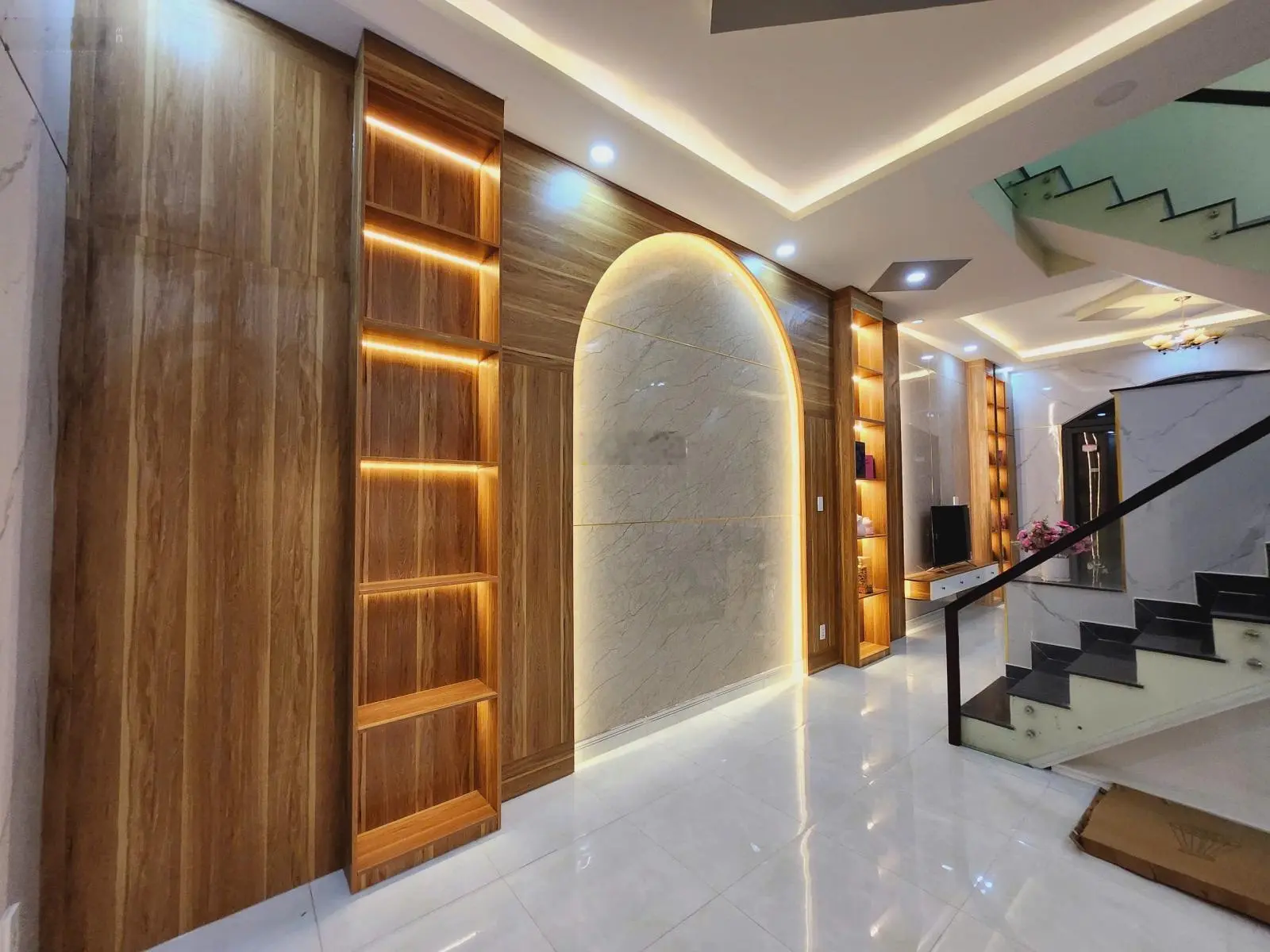 Chính chủ giảm 50% bán nhanh nhà cách chợ Hưng Long chỉ 10 phút đi xe