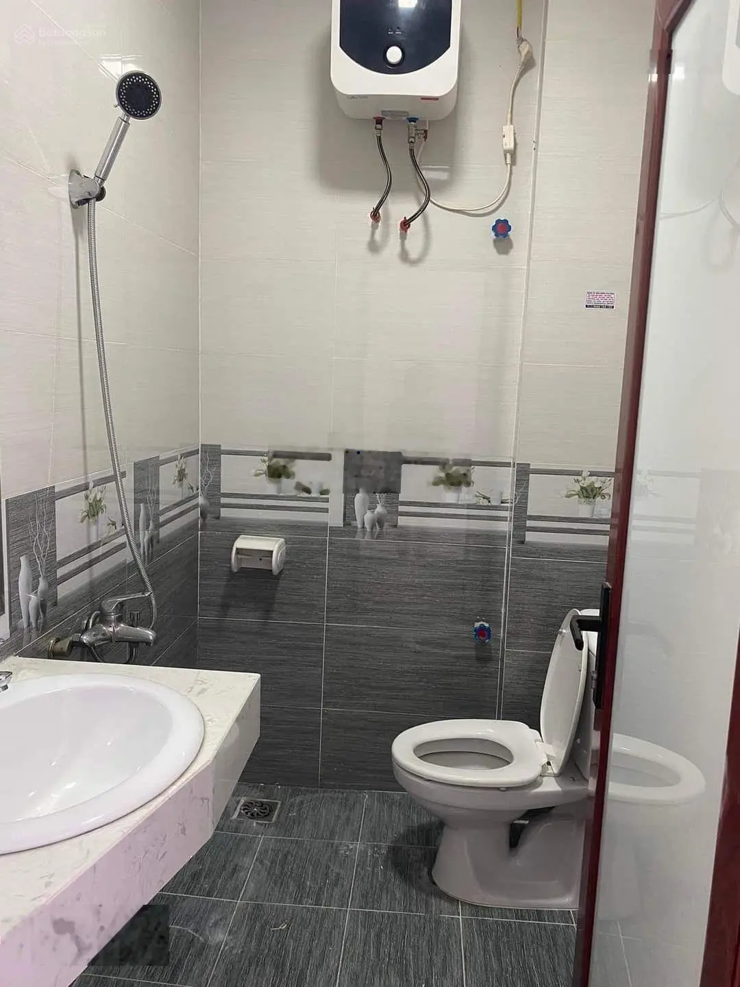 Bán Gấp nhà siêu hiếm Hoàng Quốc Việt. 46m2 x 6 tầng khu vip xung quanh ngập tràn tiện ích