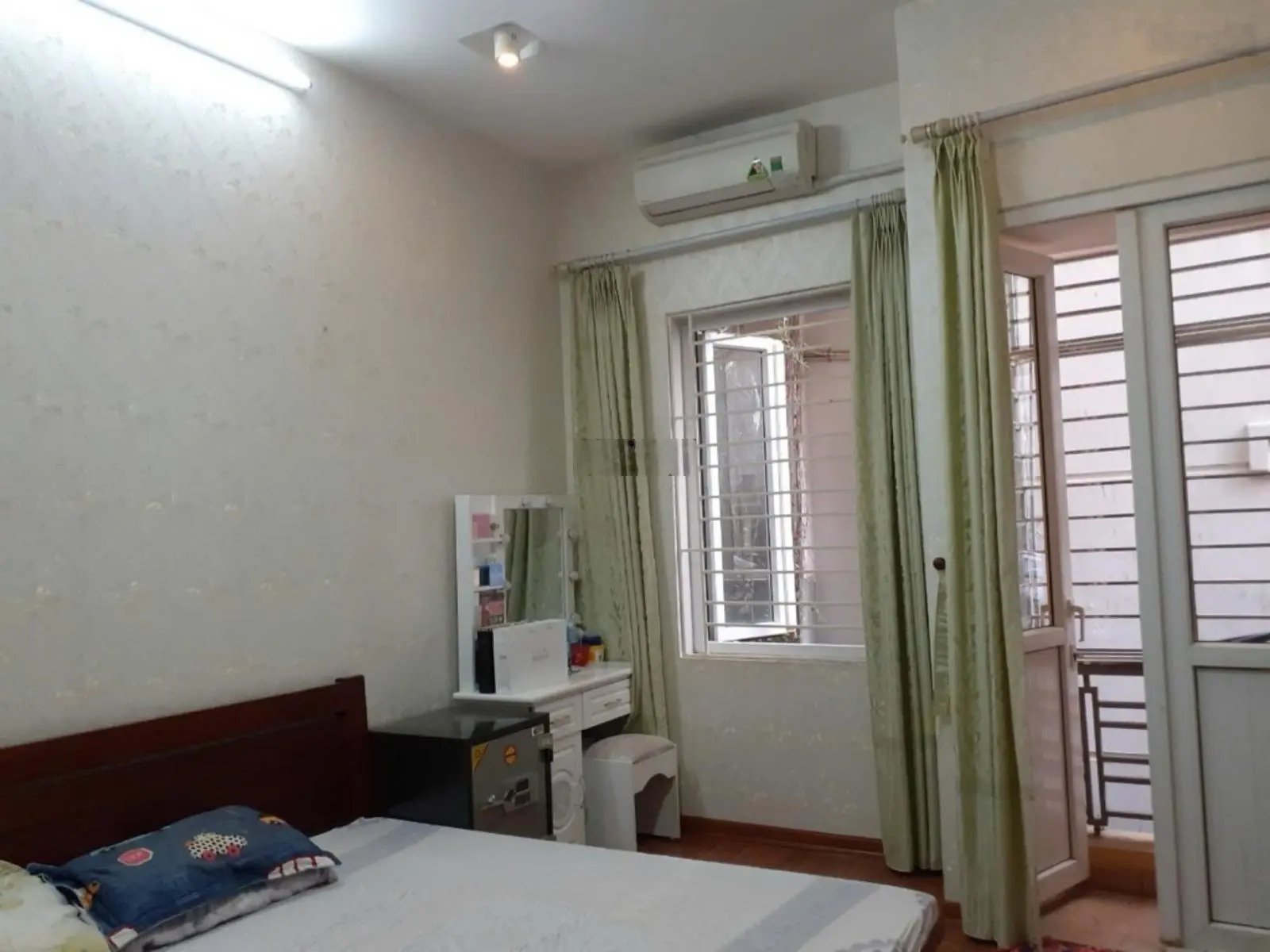 Bán nhà phố Dương Quảng Hàm-nhà đẹp dân xây-đường rộng ô tô vào nhà-dt: 44m2-4 tầng-9,5 tỷ