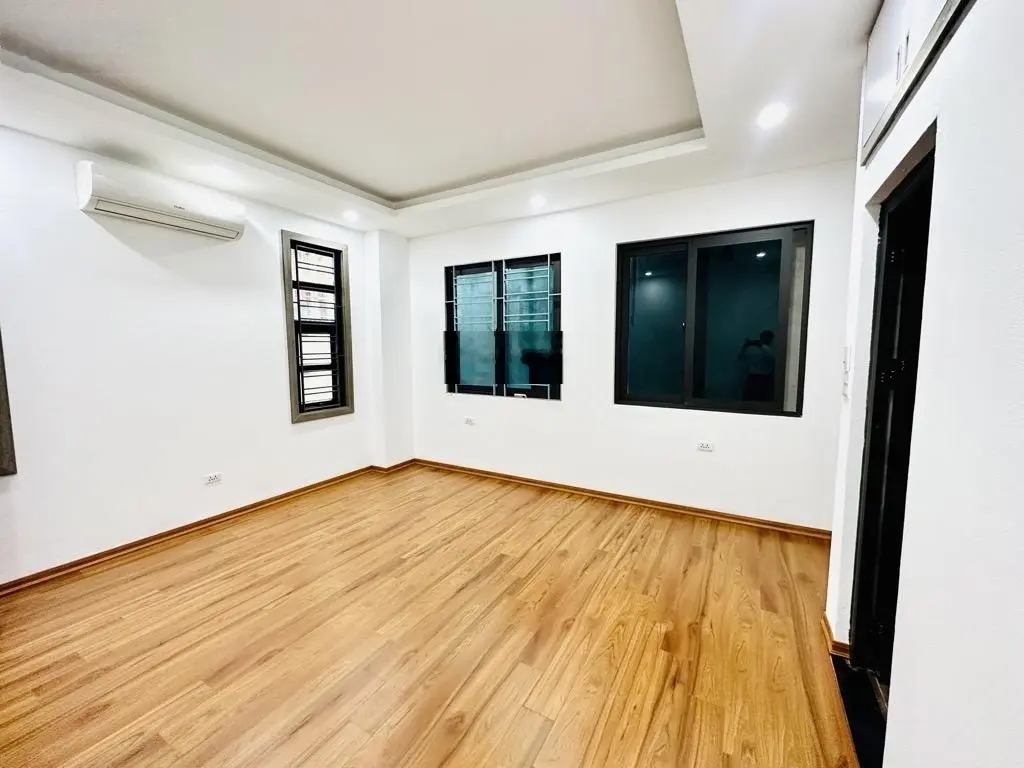 Bán nhà ngõ 142 Âu Cơ, 80m2, 5 tầng, thang máy 20m ra mặt phố, nhà đẹp ở ngay chỉ 13.2 tỷ.