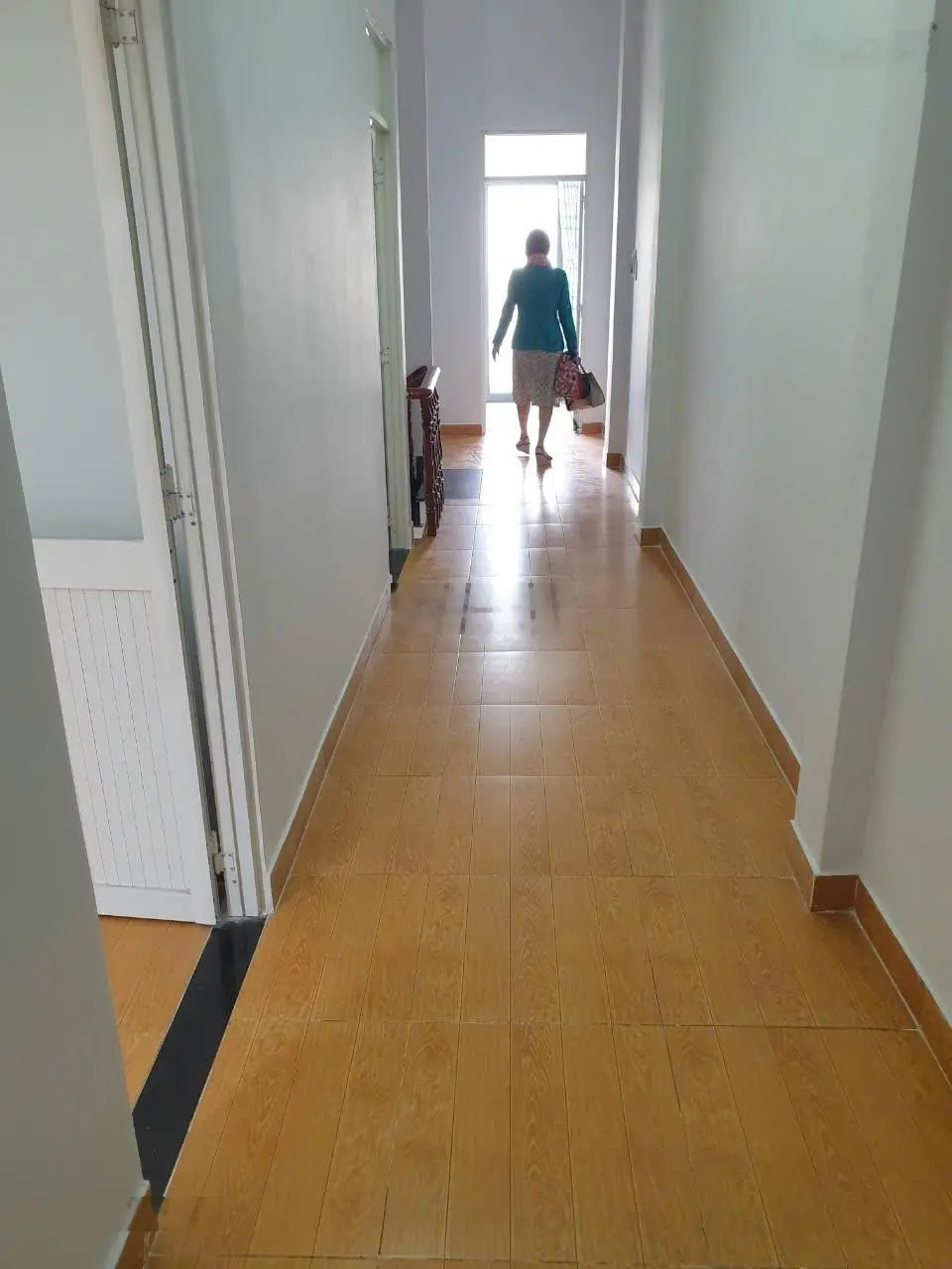 Nhà 1 lầu 4PN , DT : 5 x 19m gần chợ đại hải , đường nhựa xe tải vào tới nhà