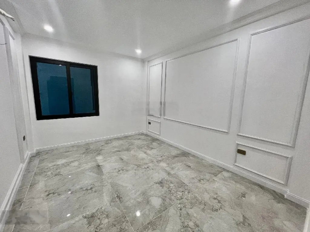 Chính chủ gửi bán. Căn nhà tại Linh Đường. Hoàng Mai view hồ Linh Đàm. cách BX Nước Ngầm 100m. 5tỉ