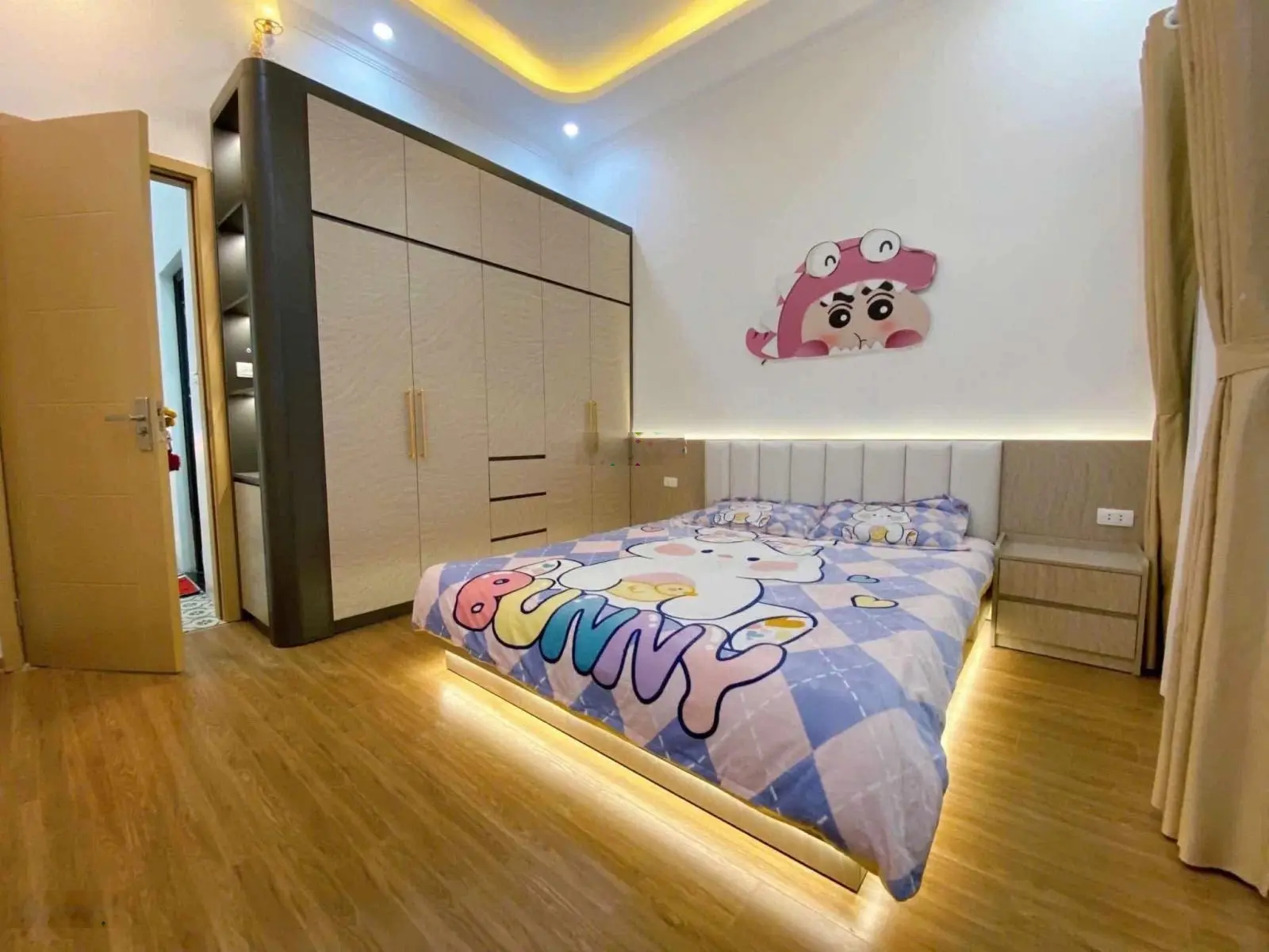 Hiếm ngõ thẳng tắp xe ba gác bán nhà Bát Khối, Long Biên 43m2 x 5 tầng nhà mới xách vali về ở luôn