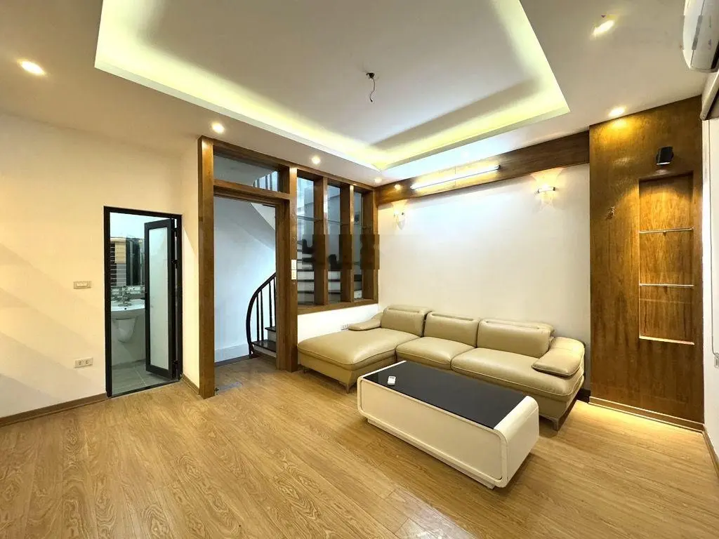 Chính chủ bán nhà Hạ Yên Quyết 20m ra mặt phố ,nhà 5 tầng đối diện CV chỉ 8 tỷ